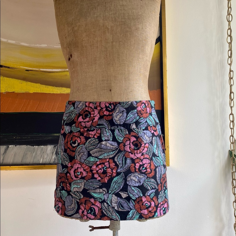 VTG 90s / Y2K Urban Outfitters floral mini skirt